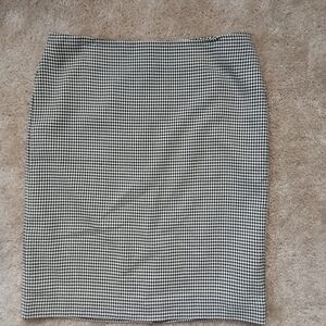 Talbots Professional Houndstooth Pencil Skirt in Black and White
